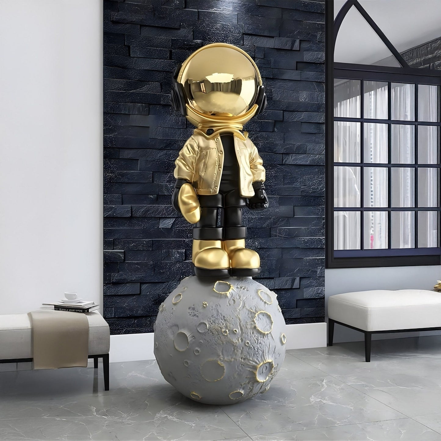 Große Himmlische Gold-Astronauten-Skulptur, die auf dem Mond schlägt - 140 cm