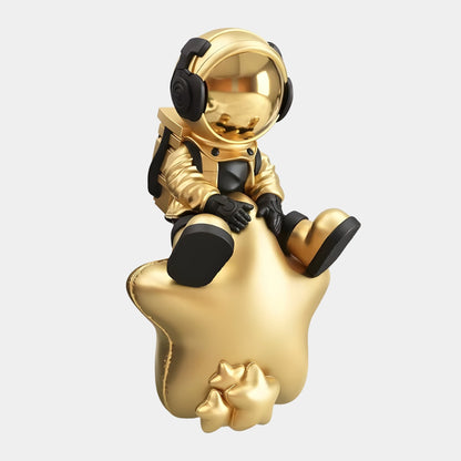 Mittlere himmlische goldene Astronauten-Skulptur auf Stern - 90 cm