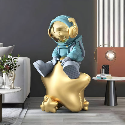 Mittelgroße galaktisch blaue Astronauten Beats auf Stern-Skulptur - 90 cm