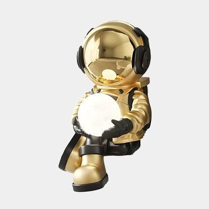 Kleine himmlische goldene Astronauten-Leucht-Skulptur sitzend I - 53 cm